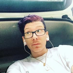 Meet your Posher, Zay